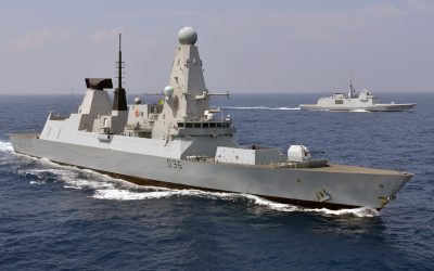 Britisk krigsskip ble truet med skudd og bomber