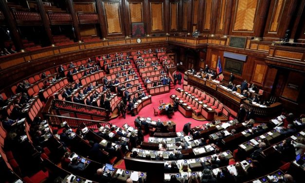 President Sergio Mattarella gjeninnsatt i Italia