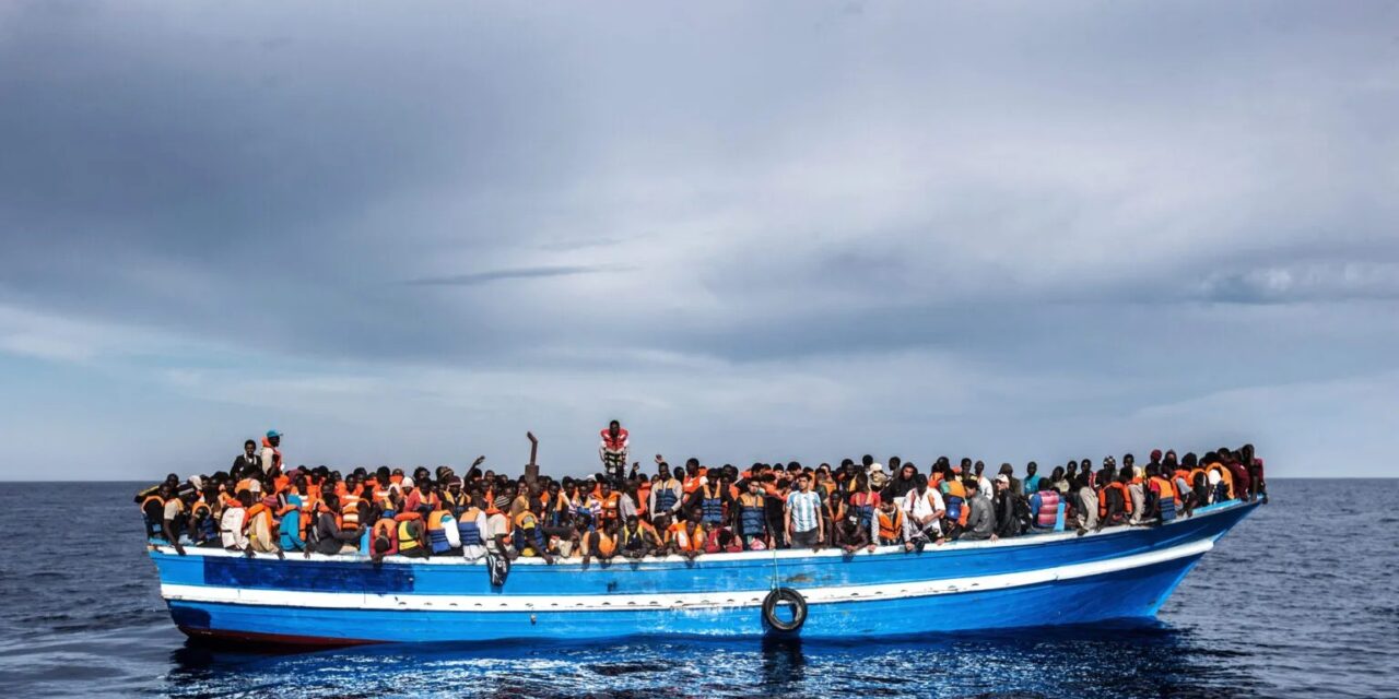 Boat with supposedly 130 dead and 30 alive refugees has run aground off Mauritania