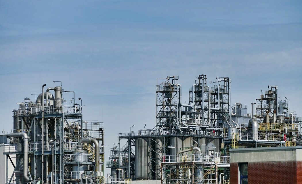 Trump gains control of rising US oil prices with Venezuelan oil