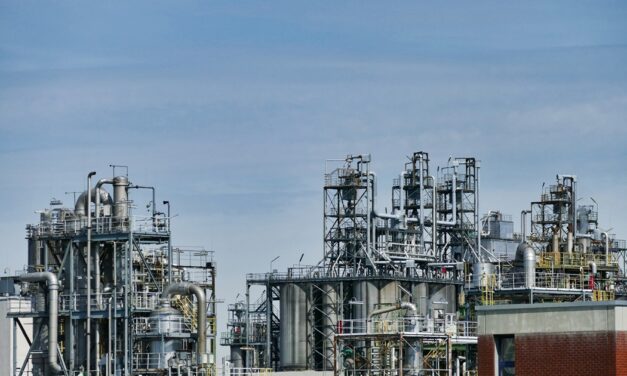 Trump gains control of rising US oil prices with Venezuelan oil